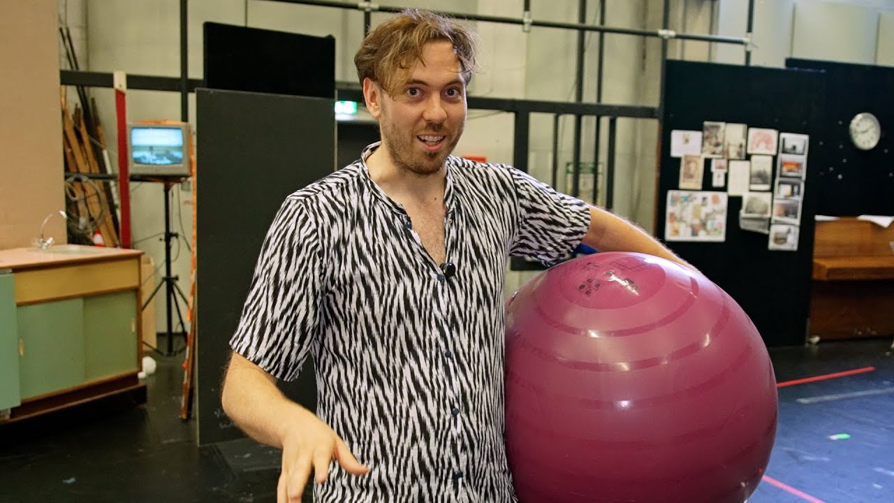 Oper: Konrad oder Das Kind aus der Konservenbüchse (2025) Video-Preview